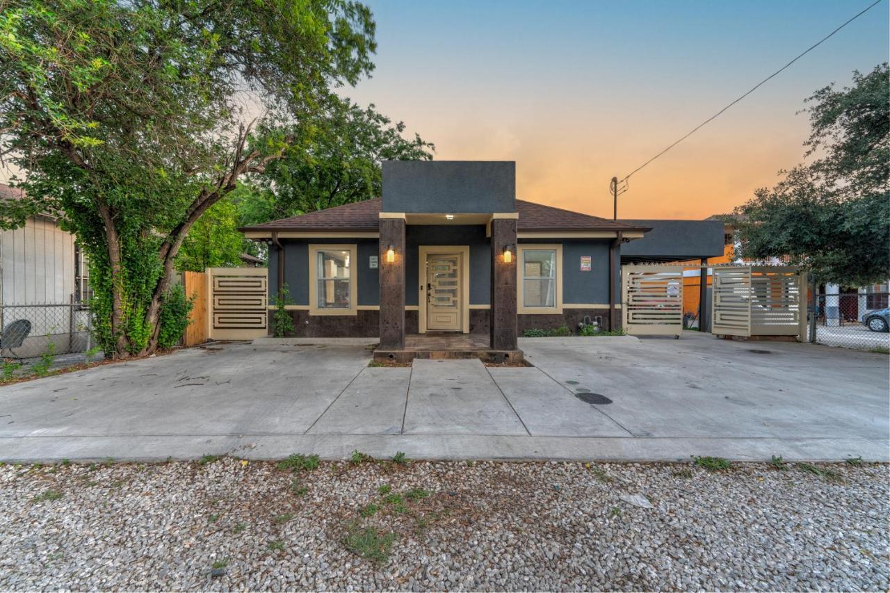 Private Hot Tub3Bd2Ba 2 Miles To Sa River Walk サンアントニオ エクステリア 写真