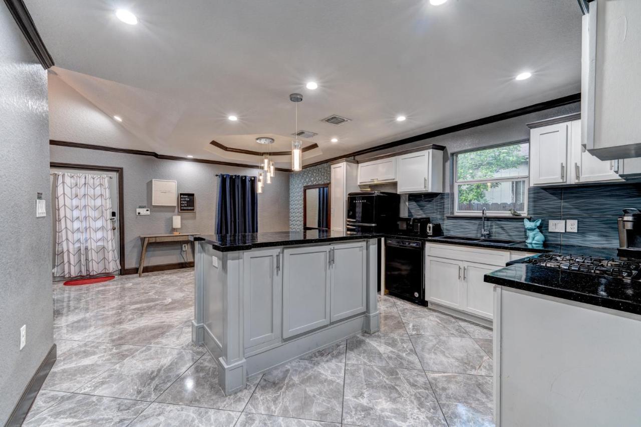 Private Hot Tub3Bd2Ba 2 Miles To Sa River Walk サンアントニオ エクステリア 写真